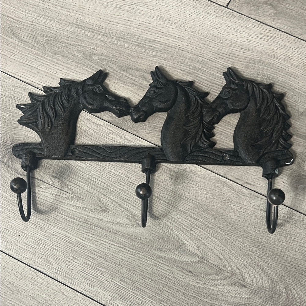 3 Horse Head Wall Hook Rack - 3-Hook Cast Iron